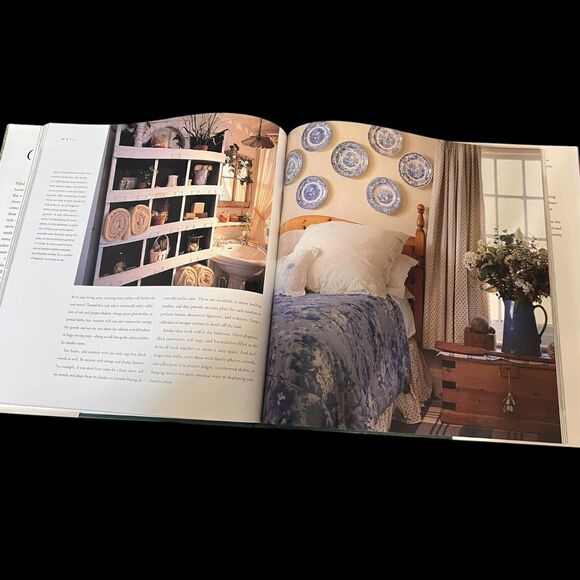 Cottage Retreats : Decorating Ideas for Every Mood by Lisa Jill Schlang - Picture 7 of 7